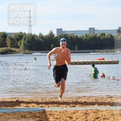 07.09.2025 - 19. Norderstedt Triathlon Luisa Fischer http://msf.ph/oto/8746597 07.09.2025 10:25:59 Schwimmen 99, 110, 693 meine-sportfotos.de
