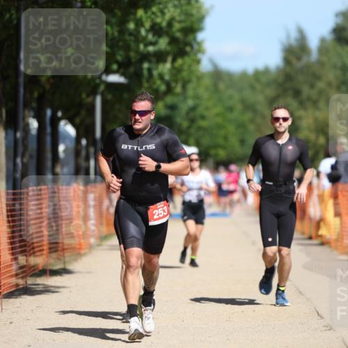 07.09.2025 - 19. Norderstedt Triathlon Michael Strokosch http://msf.ph/oto/8746598 07.09.2025 12:37:05 Laufen 253, 260, 738, 1244 meine-sportfotos.de