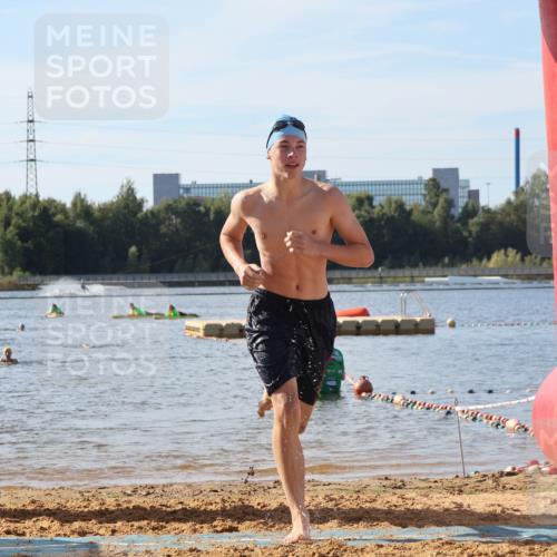 07.09.2025 - 19. Norderstedt Triathlon Luisa Fischer http://msf.ph/oto/8746615 07.09.2025 10:26:00 Schwimmen 99, 110, 693 meine-sportfotos.de