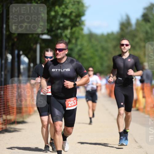 07.09.2025 - 19. Norderstedt Triathlon Michael Strokosch http://msf.ph/oto/8746616 07.09.2025 12:37:05 Laufen 253, 260, 738, 1244 meine-sportfotos.de