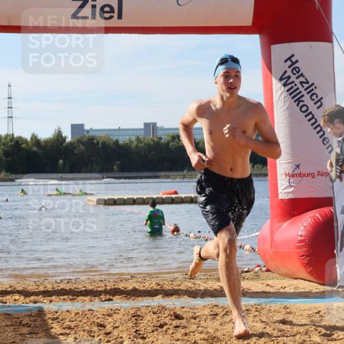 07.09.2025 - 19. Norderstedt Triathlon Luisa Fischer http://msf.ph/oto/8746626 07.09.2025 10:26:01 Schwimmen 99, 110, 693 meine-sportfotos.de