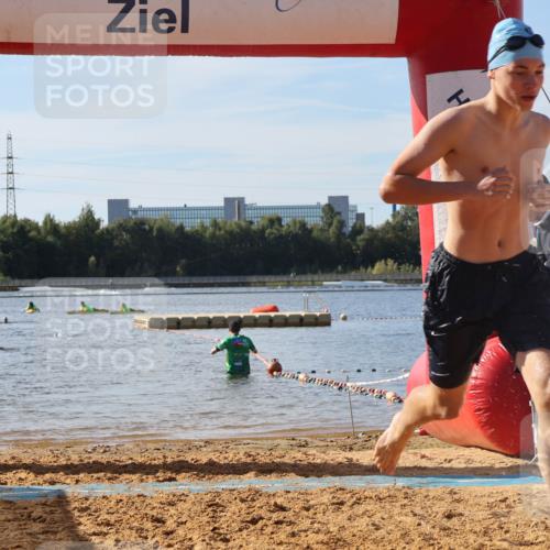 07.09.2025 - 19. Norderstedt Triathlon Luisa Fischer http://msf.ph/oto/8746628 07.09.2025 10:26:01 Schwimmen 99, 110, 693 meine-sportfotos.de