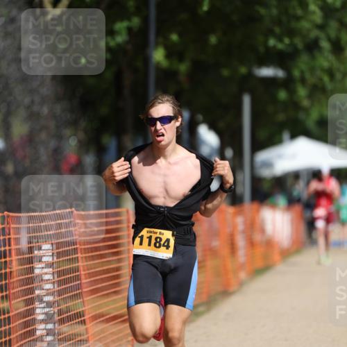 07.09.2025 - 19. Norderstedt Triathlon Michael Strokosch http://msf.ph/oto/8746695 07.09.2025 12:00:28 Laufen 714, 749, 1184 meine-sportfotos.de