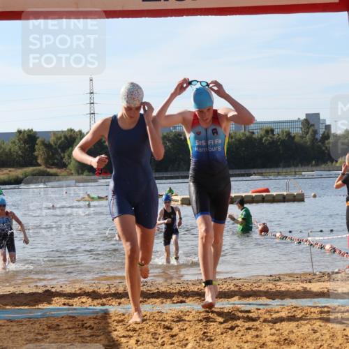07.09.2025 - 19. Norderstedt Triathlon Luisa Fischer http://msf.ph/oto/8746790 07.09.2025 10:27:03 Schwimmen 56, 66, 641, 653 meine-sportfotos.de