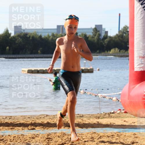 07.09.2025 - 19. Norderstedt Triathlon Luisa Fischer http://msf.ph/oto/8746966 07.09.2025 10:27:29 Schwimmen 63, 84, 122, 666 meine-sportfotos.de