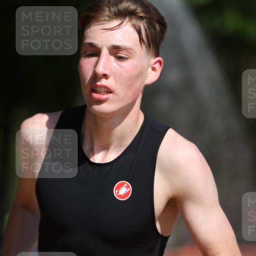07.09.2025 - 19. Norderstedt Triathlon Michael Strokosch http://msf.ph/oto/8747256 07.09.2025 12:01:01 Laufen 1152, 1156 meine-sportfotos.de