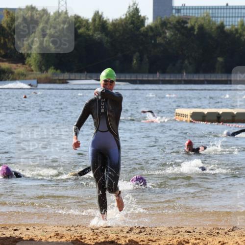 07.09.2025 - 19. Norderstedt Triathlon Luisa Fischer http://msf.ph/oto/8747310 07.09.2025 10:48:55 Schwimmen 1185, 1191 meine-sportfotos.de