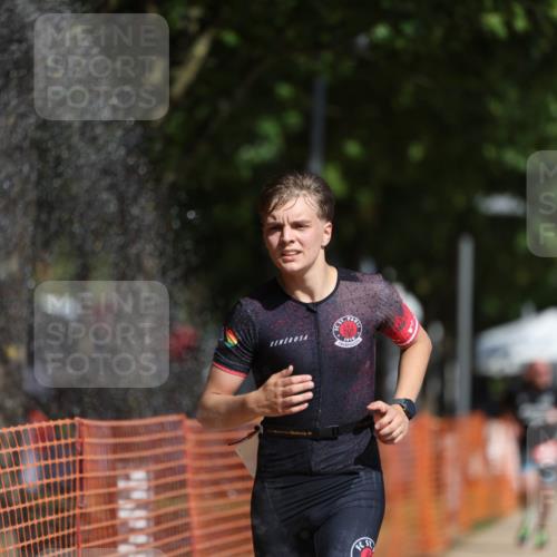 07.09.2025 - 19. Norderstedt Triathlon Michael Strokosch http://msf.ph/oto/8747367 07.09.2025 12:01:07 Laufen 787, 1156 meine-sportfotos.de