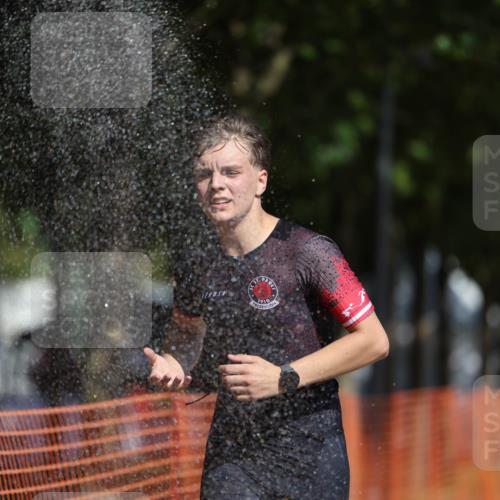 07.09.2025 - 19. Norderstedt Triathlon Michael Strokosch http://msf.ph/oto/8747391 07.09.2025 12:01:08 Laufen 787, 1156 meine-sportfotos.de