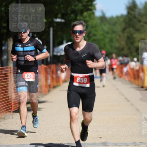07.09.2025 - 19. Norderstedt Triathlon Michael Strokosch http://msf.ph/oto/8747479 07.09.2025 12:38:00 Laufen 302, 824, 859 meine-sportfotos.de
