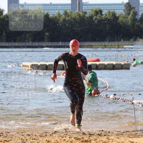 07.09.2025 - 19. Norderstedt Triathlon Luisa Fischer http://msf.ph/oto/8747481 07.09.2025 10:49:07 Schwimmen 1163, 1165, 1168, 1185, 1191, 1196 meine-sportfotos.de