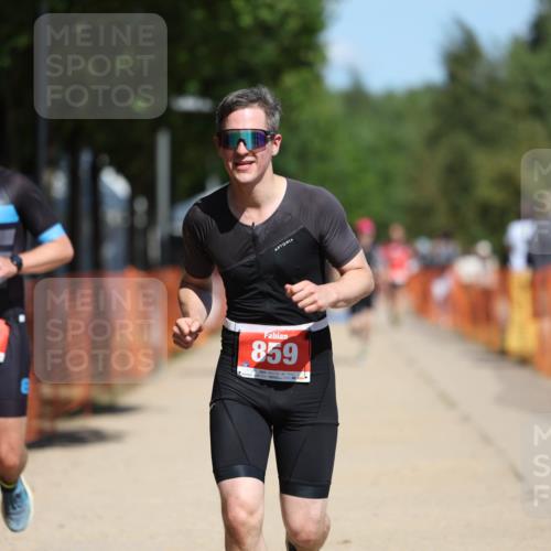 07.09.2025 - 19. Norderstedt Triathlon Michael Strokosch http://msf.ph/oto/8747499 07.09.2025 12:38:01 Laufen 302, 824, 859 meine-sportfotos.de