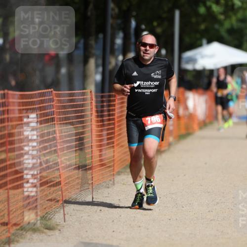 07.09.2025 - 19. Norderstedt Triathlon Michael Strokosch http://msf.ph/oto/8747552 07.09.2025 12:01:15 Laufen 787, 796 meine-sportfotos.de