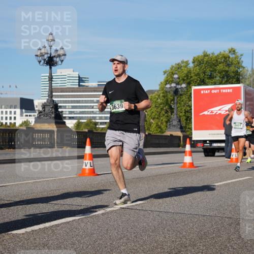 07.09.2025 - BARMER Alsterlauf Yannick Fuchs http://msf.ph/oto/8747636 07.09.2025 09:32:38 Laufen 3639, 2401, 2964, 5862 meine-sportfotos.de