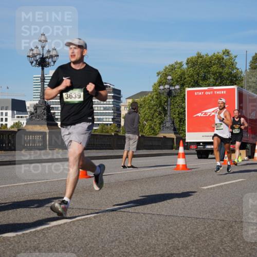 07.09.2025 - BARMER Alsterlauf Yannick Fuchs http://msf.ph/oto/8747654 07.09.2025 09:32:39 Laufen 3639, 2401, 11, 5436, 37, 5582 meine-sportfotos.de