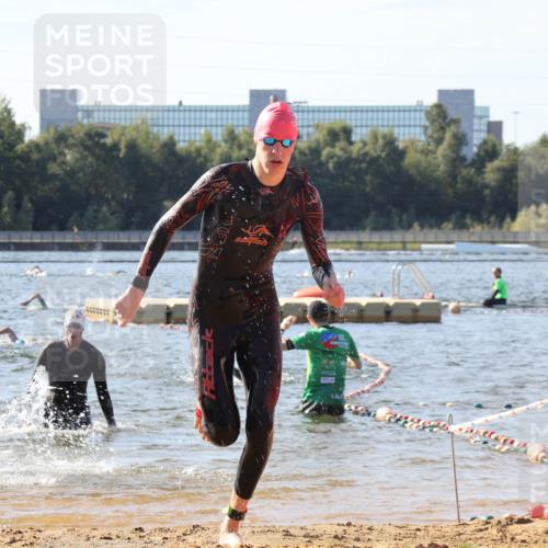 07.09.2025 - 19. Norderstedt Triathlon Luisa Fischer http://msf.ph/oto/8747700 07.09.2025 10:49:59 Schwimmen 1158, 1171, 1176 meine-sportfotos.de