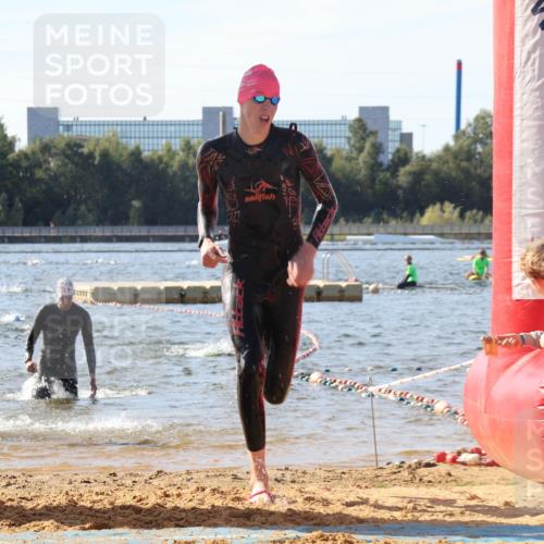 07.09.2025 - 19. Norderstedt Triathlon Luisa Fischer http://msf.ph/oto/8747704 07.09.2025 10:49:59 Schwimmen 1158, 1171, 1176 meine-sportfotos.de