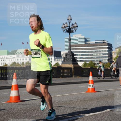 07.09.2025 - BARMER Alsterlauf Yannick Fuchs http://msf.ph/oto/8747847 07.09.2025 09:32:45 Laufen 2566 meine-sportfotos.de