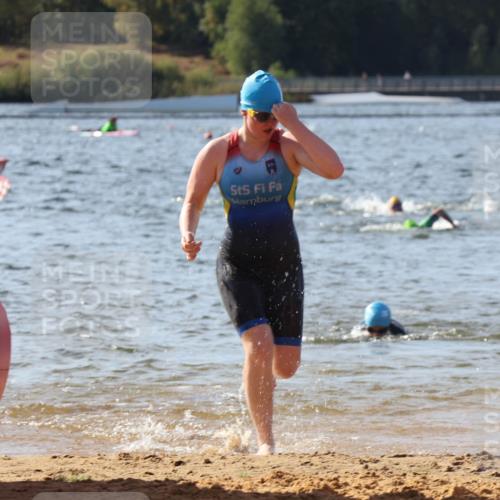 07.09.2025 - 19. Norderstedt Triathlon Luisa Fischer http://msf.ph/oto/8747936 07.09.2025 10:50:27 Schwimmen 1160, 1167, 1189 meine-sportfotos.de