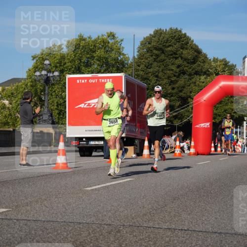 07.09.2025 - BARMER Alsterlauf Yannick Fuchs http://msf.ph/oto/8747950 07.09.2025 09:32:50 Laufen 1, 2658, 5863 meine-sportfotos.de