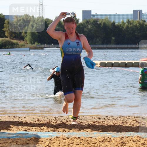 07.09.2025 - 19. Norderstedt Triathlon Luisa Fischer http://msf.ph/oto/8747964 07.09.2025 10:50:29 Schwimmen 1160, 1167, 1189, 1227 meine-sportfotos.de