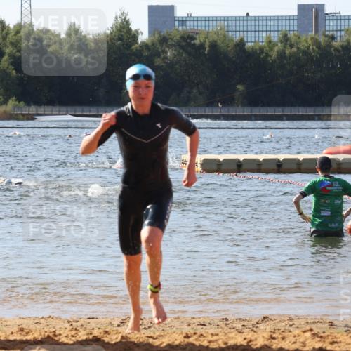 07.09.2025 - 19. Norderstedt Triathlon Luisa Fischer http://msf.ph/oto/8747986 07.09.2025 10:50:34 Schwimmen 1167, 1189, 1227 meine-sportfotos.de