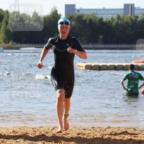 07.09.2025 - 19. Norderstedt Triathlon Luisa Fischer http://msf.ph/oto/8747991 07.09.2025 10:50:34 Schwimmen 1167, 1189, 1227 meine-sportfotos.de