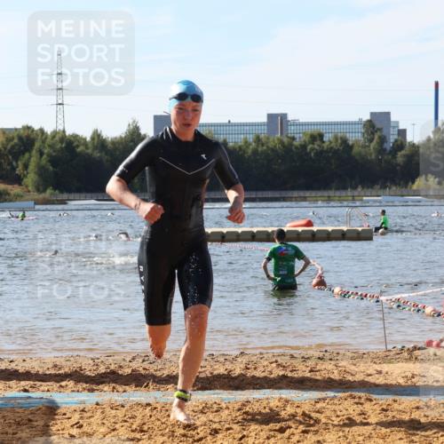 07.09.2025 - 19. Norderstedt Triathlon Luisa Fischer http://msf.ph/oto/8748009 07.09.2025 10:50:35 Schwimmen 1167, 1189, 1227 meine-sportfotos.de