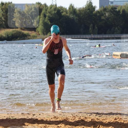 07.09.2025 - 19. Norderstedt Triathlon Luisa Fischer http://msf.ph/oto/8748099 07.09.2025 10:50:59 Schwimmen 749, 1172, 1173 meine-sportfotos.de