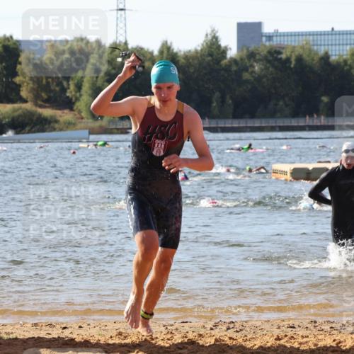07.09.2025 - 19. Norderstedt Triathlon Luisa Fischer http://msf.ph/oto/8748120 07.09.2025 10:51:00 Schwimmen 749, 1172, 1173, 1202 meine-sportfotos.de