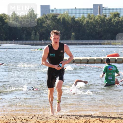 07.09.2025 - 19. Norderstedt Triathlon Luisa Fischer http://msf.ph/oto/8748169 07.09.2025 10:51:19 Schwimmen 1166, 1174 meine-sportfotos.de