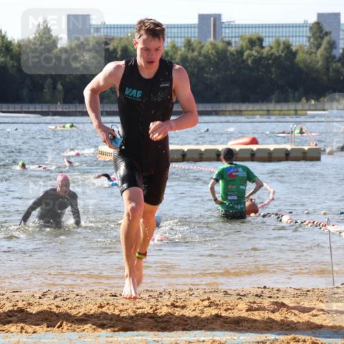 07.09.2025 - 19. Norderstedt Triathlon Luisa Fischer http://msf.ph/oto/8748181 07.09.2025 10:51:20 Schwimmen 1166, 1174 meine-sportfotos.de