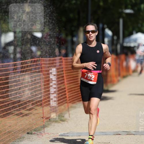 07.09.2025 - 19. Norderstedt Triathlon Michael Strokosch http://msf.ph/oto/8748193 07.09.2025 12:39:02 Laufen 165, 273, 724, 792 meine-sportfotos.de