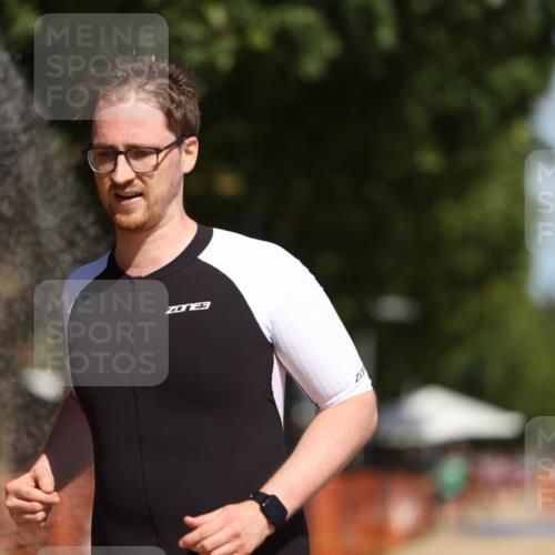 07.09.2025 - 19. Norderstedt Triathlon Michael Strokosch http://msf.ph/oto/8748428 07.09.2025 12:39:18 Laufen 826, 849 meine-sportfotos.de