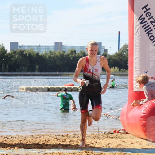 07.09.2025 - 19. Norderstedt Triathlon Luisa Fischer http://msf.ph/oto/8748546 07.09.2025 10:52:18 Schwimmen 1155, 1170 meine-sportfotos.de