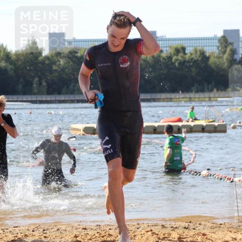 07.09.2025 - 19. Norderstedt Triathlon Luisa Fischer http://msf.ph/oto/8748614 07.09.2025 10:53:01 Schwimmen 200, 1156, 1203 meine-sportfotos.de