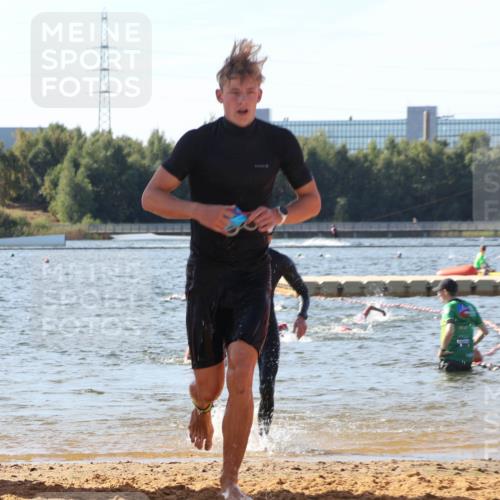 07.09.2025 - 19. Norderstedt Triathlon Luisa Fischer http://msf.ph/oto/8748648 07.09.2025 10:53:04 Schwimmen 200, 1156, 1203 meine-sportfotos.de
