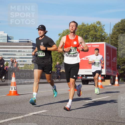 07.09.2025 - BARMER Alsterlauf Yannick Fuchs http://msf.ph/oto/8748653 07.09.2025 09:33:24 Laufen 8173, 337, 6040, 2914 meine-sportfotos.de