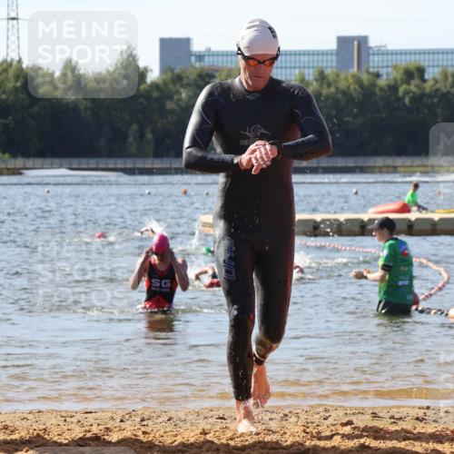 07.09.2025 - 19. Norderstedt Triathlon Luisa Fischer http://msf.ph/oto/8748663 07.09.2025 10:53:07 Schwimmen 200, 1156, 1203 meine-sportfotos.de