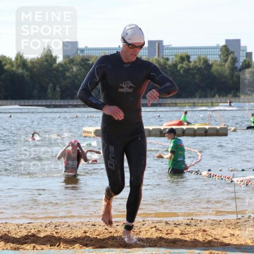 07.09.2025 - 19. Norderstedt Triathlon Luisa Fischer http://msf.ph/oto/8748668 07.09.2025 10:53:07 Schwimmen 200, 1156, 1203 meine-sportfotos.de