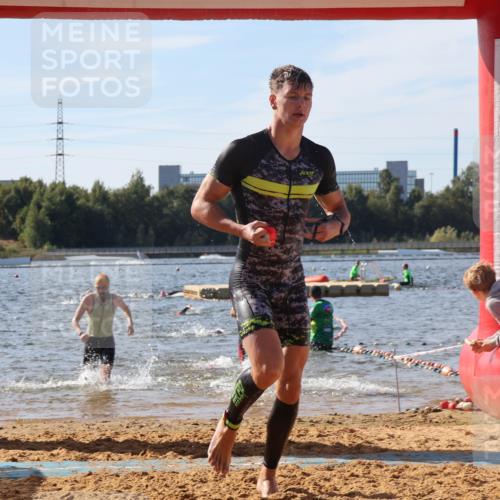 07.09.2025 - 19. Norderstedt Triathlon Luisa Fischer http://msf.ph/oto/8748715 07.09.2025 10:53:25 Schwimmen 196, 1175, 1186, 1193 meine-sportfotos.de