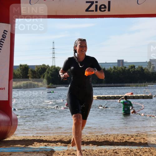 07.09.2025 - 19. Norderstedt Triathlon Luisa Fischer http://msf.ph/oto/8748814 07.09.2025 10:53:59 Schwimmen 1198, 1313 meine-sportfotos.de