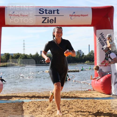 07.09.2025 - 19. Norderstedt Triathlon Luisa Fischer http://msf.ph/oto/8748825 07.09.2025 10:53:59 Schwimmen 1198, 1313 meine-sportfotos.de