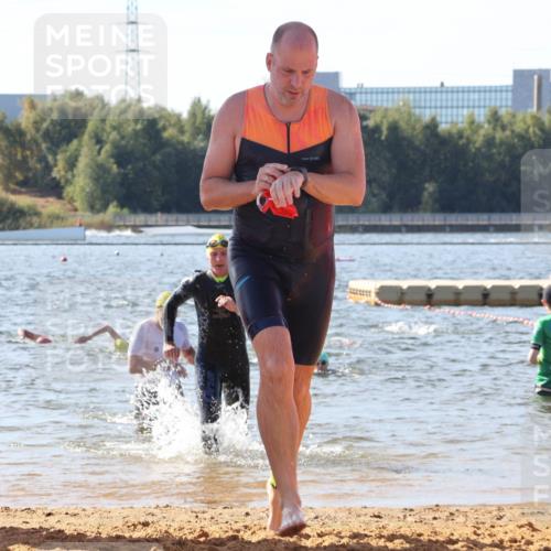 07.09.2025 - 19. Norderstedt Triathlon Luisa Fischer http://msf.ph/oto/8748972 07.09.2025 10:54:43 Schwimmen 771, 833, 1197 meine-sportfotos.de