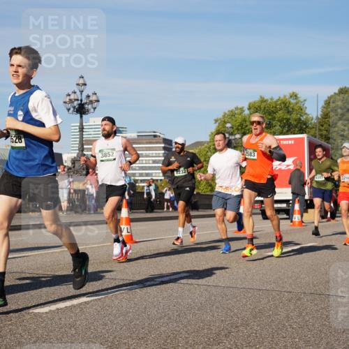 07.09.2025 - BARMER Alsterlauf Yannick Fuchs http://msf.ph/oto/8749143 07.09.2025 09:33:49 Laufen 3852, 8232, 2583, 4307, 3296 meine-sportfotos.de