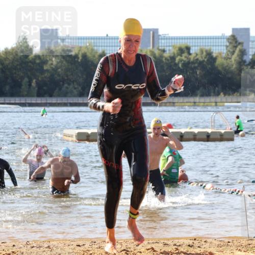 07.09.2025 - 19. Norderstedt Triathlon Luisa Fischer http://msf.ph/oto/8749215 07.09.2025 10:56:11 Schwimmen 229, 1206, 1301, 1308, 1314 meine-sportfotos.de