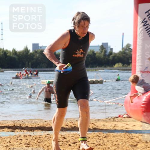 07.09.2025 - 19. Norderstedt Triathlon Luisa Fischer http://msf.ph/oto/8749331 07.09.2025 10:56:39 Schwimmen 1195, 1229 meine-sportfotos.de