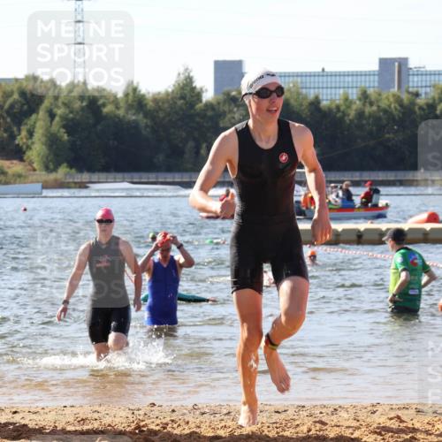 07.09.2025 - 19. Norderstedt Triathlon Luisa Fischer http://msf.ph/oto/8749386 07.09.2025 10:56:59 Schwimmen 296, 1152, 1279, 1394, 1395 meine-sportfotos.de