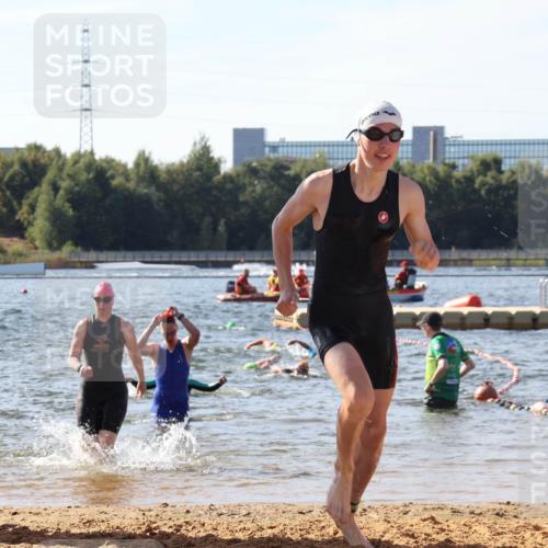 07.09.2025 - 19. Norderstedt Triathlon Luisa Fischer http://msf.ph/oto/8749392 07.09.2025 10:56:59 Schwimmen 296, 1152, 1279, 1394, 1395 meine-sportfotos.de