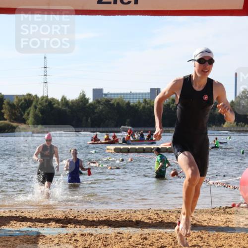 07.09.2025 - 19. Norderstedt Triathlon Luisa Fischer http://msf.ph/oto/8749397 07.09.2025 10:57:00 Schwimmen 296, 1152, 1279, 1394, 1395 meine-sportfotos.de